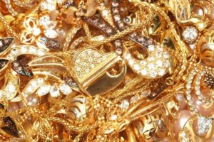 Ослепительное великолепие золотых украшений: о вневременной привлекательности и мистических особенностях